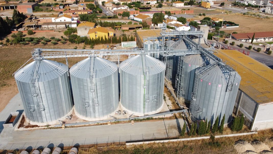 Vista de varios silos